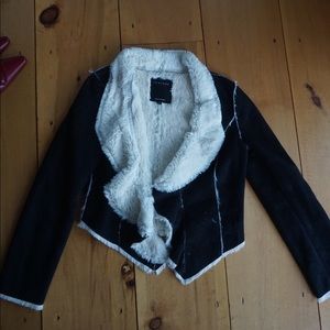 Black Sherpa jacket with ruffle collar